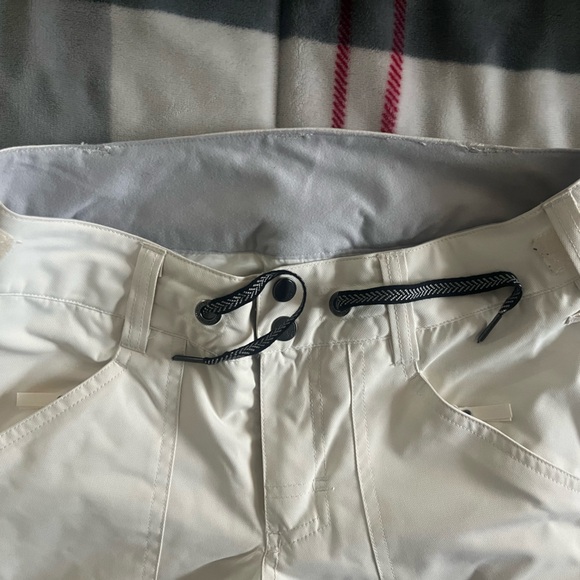 Roxy Cream White Snow Pants🤍❄️ - Picture 9 of 12
